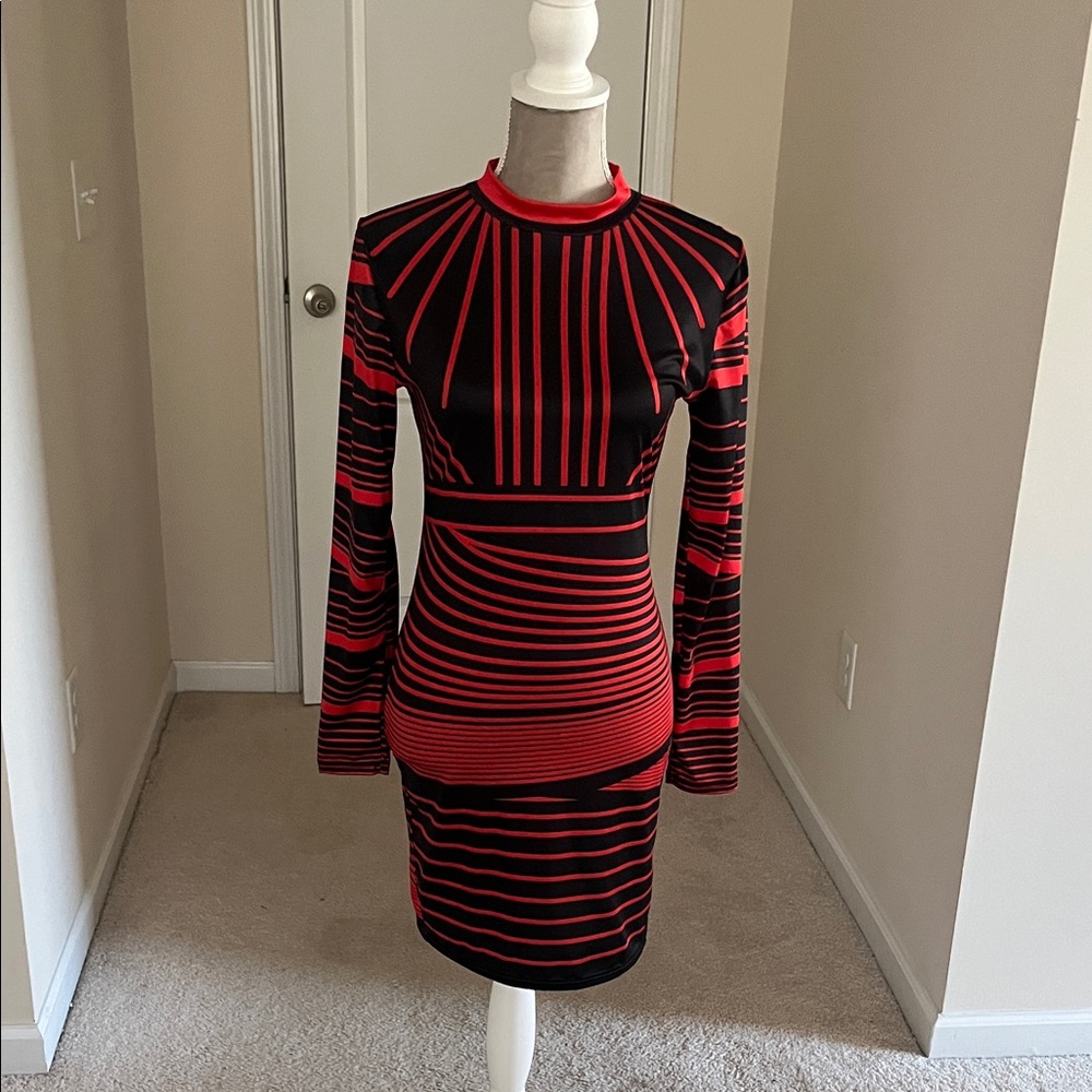 Black & Red Striped Long-Sleeve Bodycon Dress